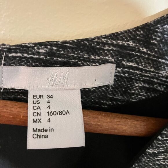 H&M sleeveless, mini dress, black/gray, size 4, excellent condition - Picture 2 of 4